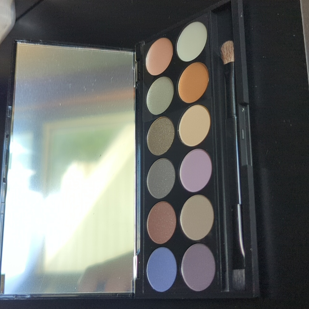 💜3/$15💜 CYO Eyeshadow Palette